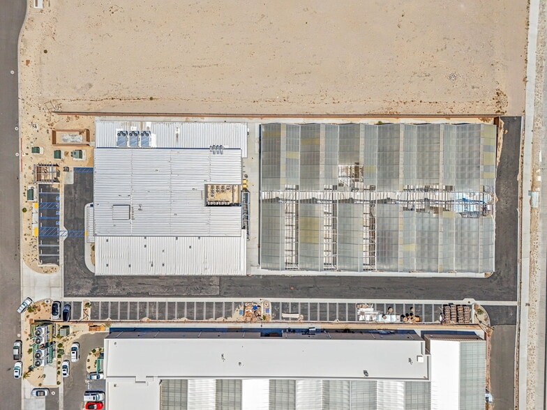 More Photos Of 18194 Blue Dream Crossing, Desert Hot Springs Manufacturing For Sale