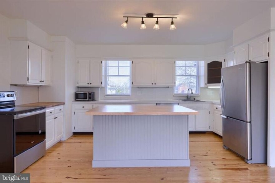 More Photos Of 938 Lititz Pike, Lititz Flex For Sale
