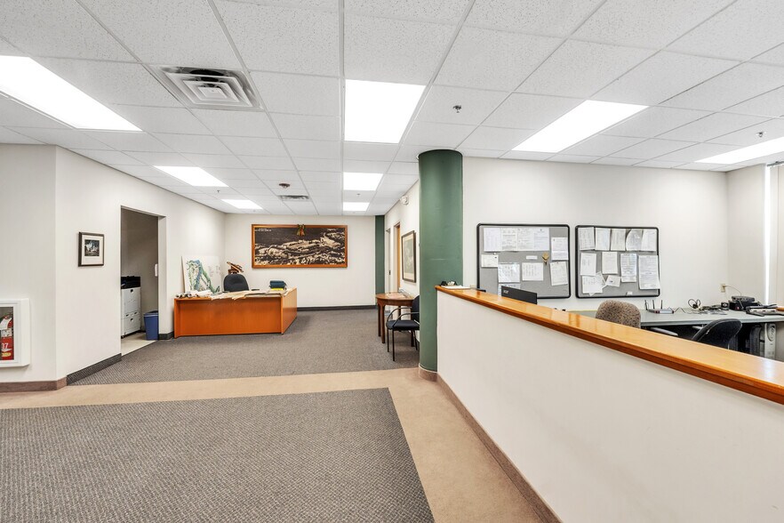 More Photos Of 80 Optical Dr, Southbridge Flex For Lease