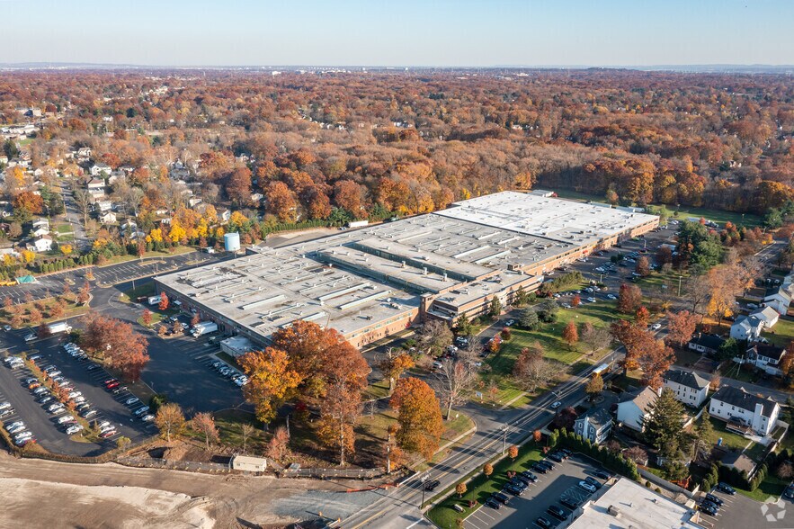 More Photos Of 3775 Park Ave, Edison Warehouse For Lease