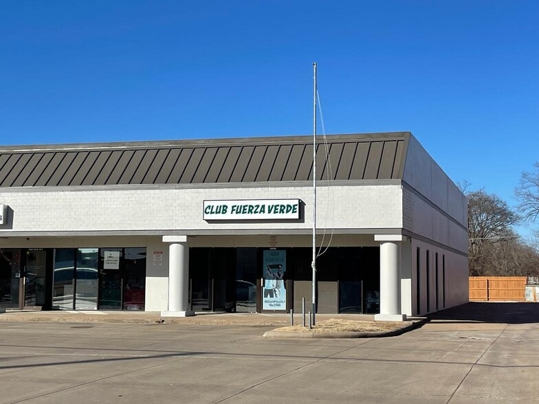 More Photos Of 12135-12145 E 11th St, Tulsa Unknown For Lease