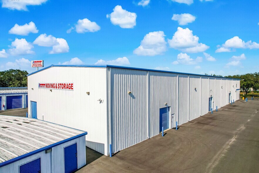 More Photos Of 10416 New Berlin Rd, Jacksonville Warehouse For Lease