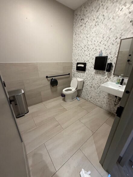 More Photos Of 3302 30th Ave, Long Island City Office For Lease