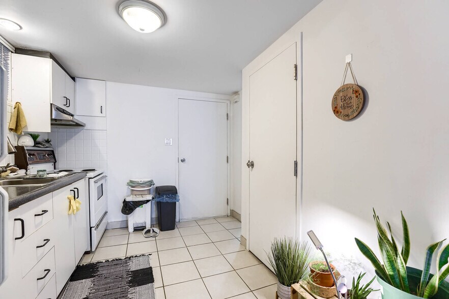 More Photos Of 4 Oriole Gdns, Toronto Apartments For Sale