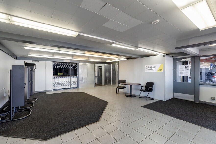 More Photos Of 1940 E Powell Blvd, Gresham Auto Dealership For Sale