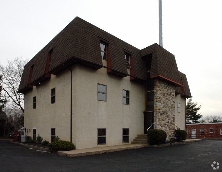 Primary Photo Of 447 W Moreland Rd, Willow Grove Office For Lease