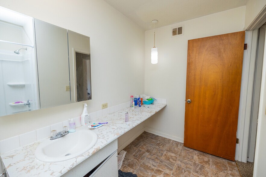 More Photos Of 2520 E Lincoln St, Wichita Apartments For Sale