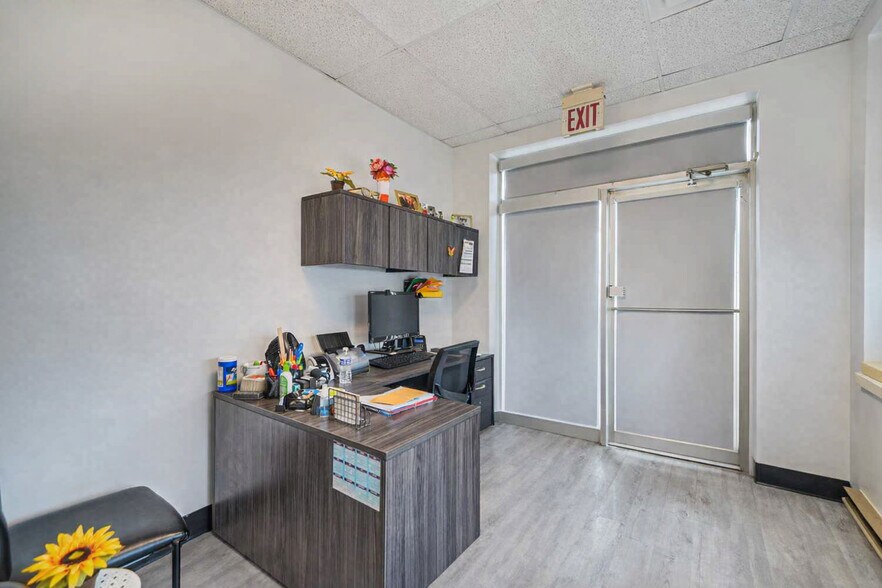 More Photos Of 180 E Main St, Bay Shore Medical For Sale