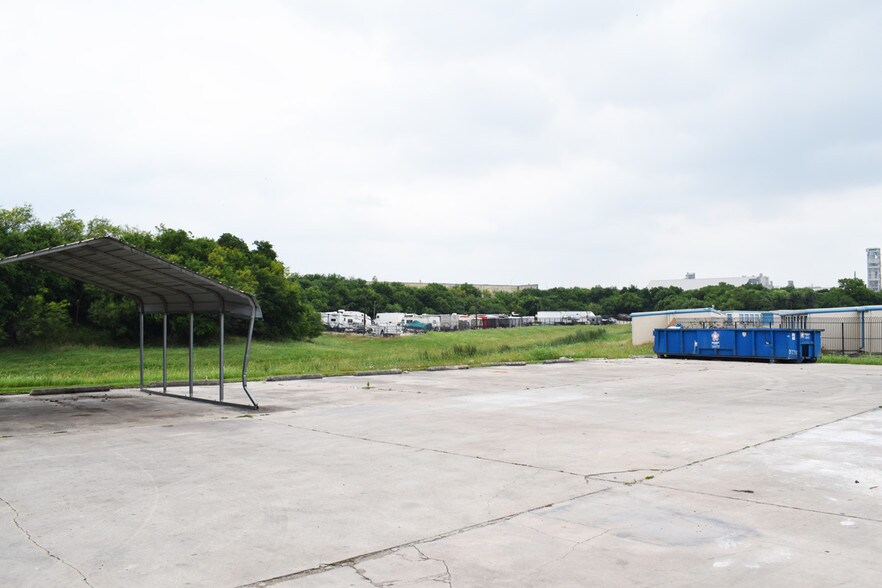 More Photos Of 10801-10817 Nacogdoches Rd, San Antonio Showroom For Lease
