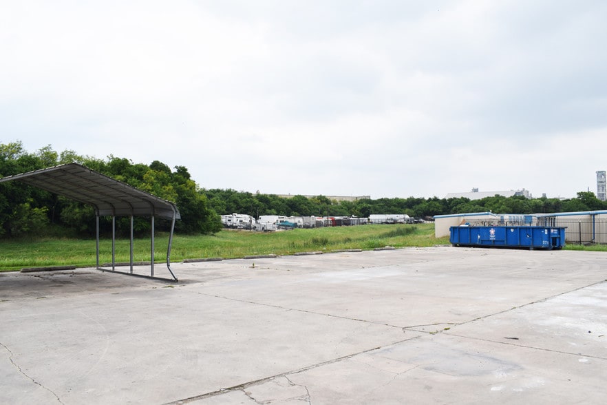 More Photos Of 10801-10817 Nacogdoches Rd, San Antonio Showroom For Lease