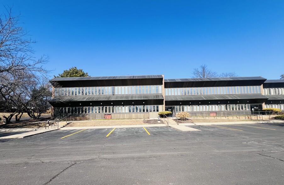 More Photos Of 4777 E State St, Rockford Medical For Sale