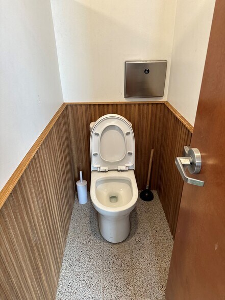 More Photos Of 2219-2229 St Bélanger, Montréal Storefront Retail Office For Lease