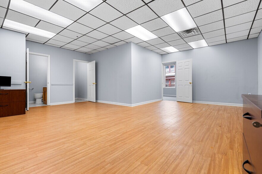 More Photos Of 164 Westford Rd, Tyngsborough Office For Sale