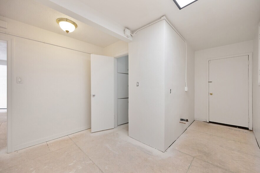 More Photos Of 1407-1409 Lincoln Way, Auburn Office For Sale