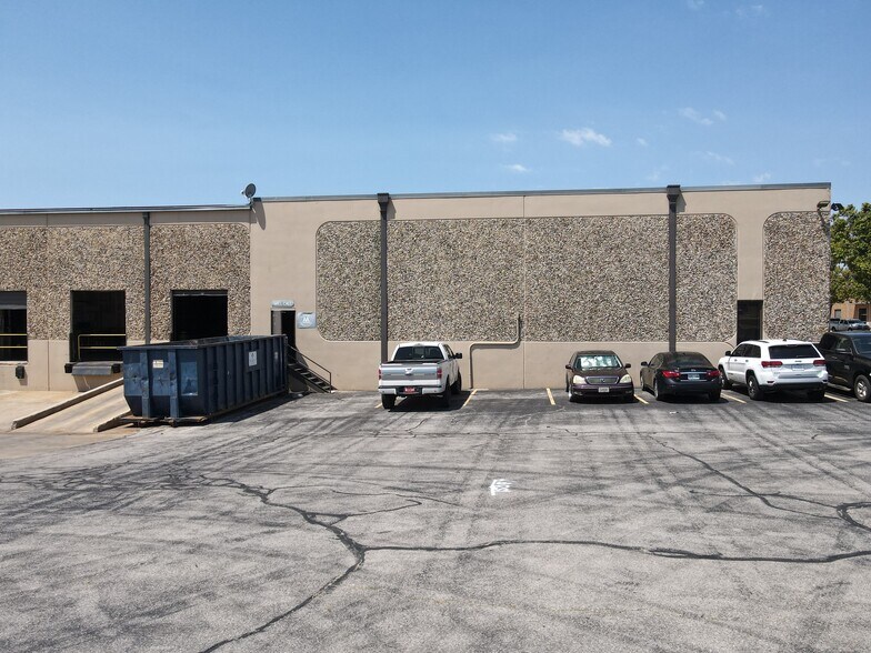 More Photos Of 4130-4150 Will Rogers Pky, Oklahoma City Warehouse For Lease
