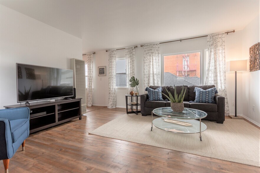 More Photos Of 20 Breeze Ave, Venice Apartments For Sale