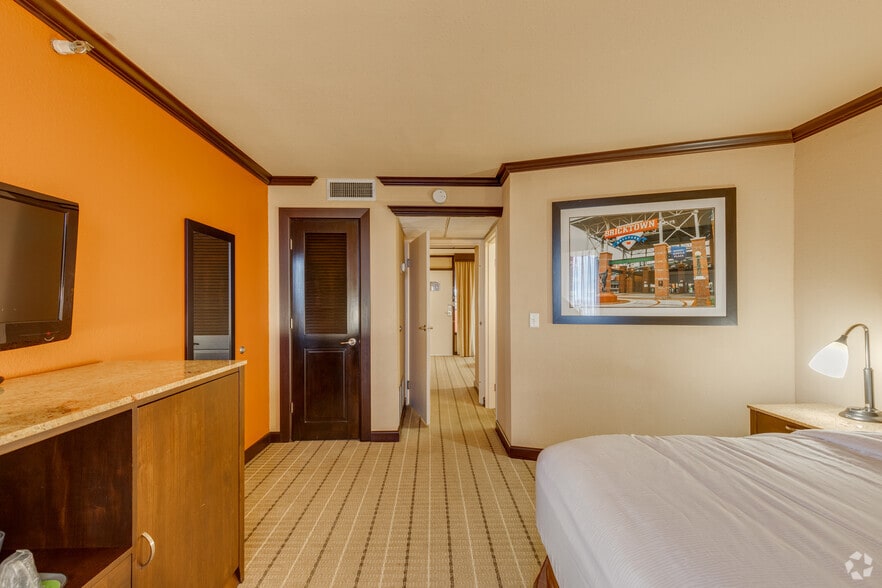 More Photos Of 2101 S Meridian Ave, Oklahoma City Hotel For Sale