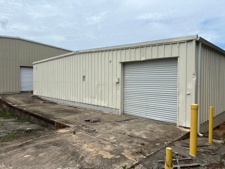 More Photos Of 320 South St, Perry Warehouse For Lease