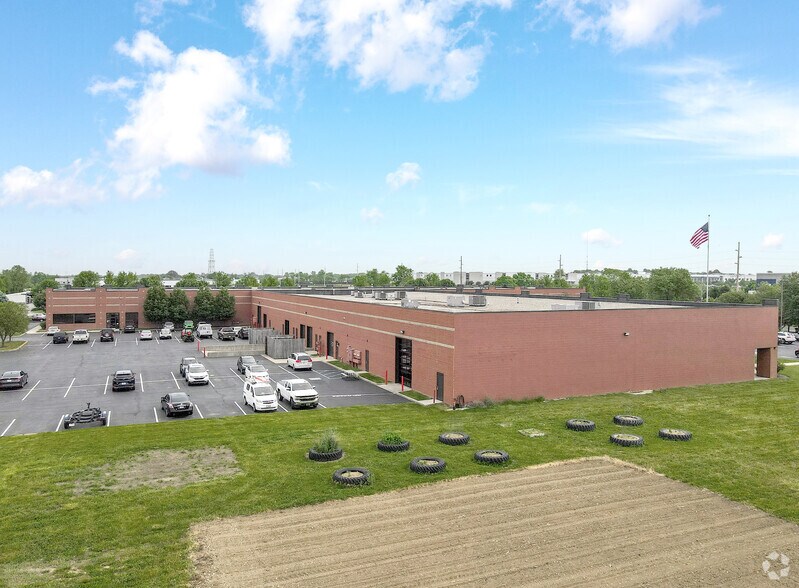 More Photos Of 14701 Cumberland Rd, Noblesville Research And Development For Lease