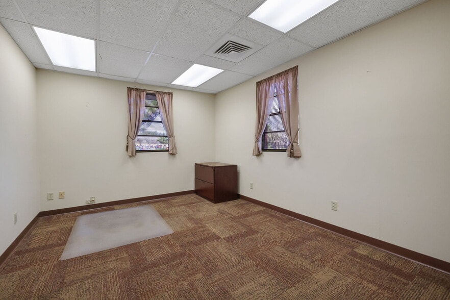 More Photos Of 6601-6535 Chester Ave, Jacksonville Continuing Care Retirement Community For Lease