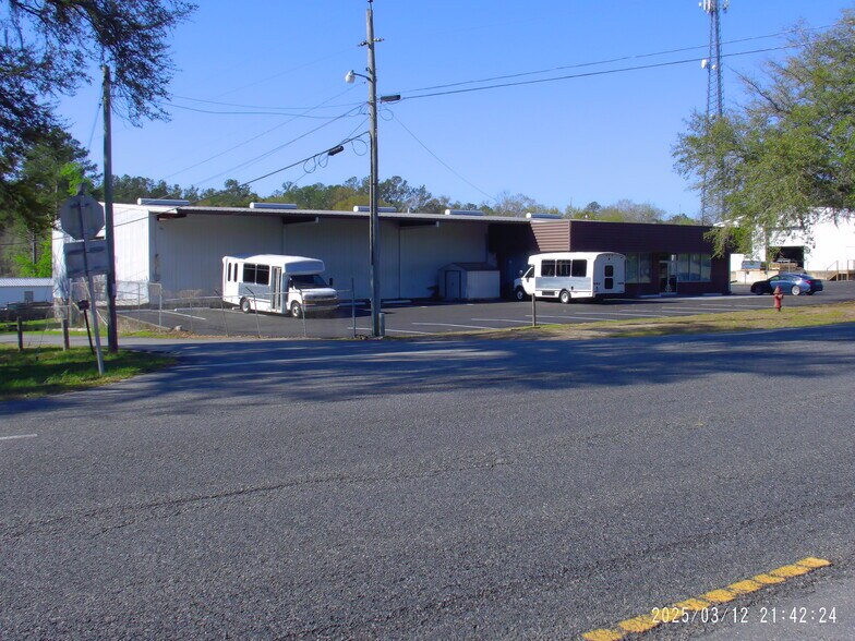 More Photos Of 25040-25058 Blue Star hwy, Quincy Industrial For Lease