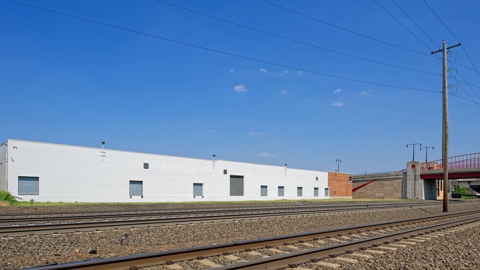 More Photos Of 1 Castle Rd, Secaucus Warehouse For Lease