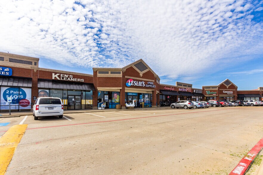 More Photos Of 811-877 NE Alsbury Blvd, Burleson Unknown For Lease