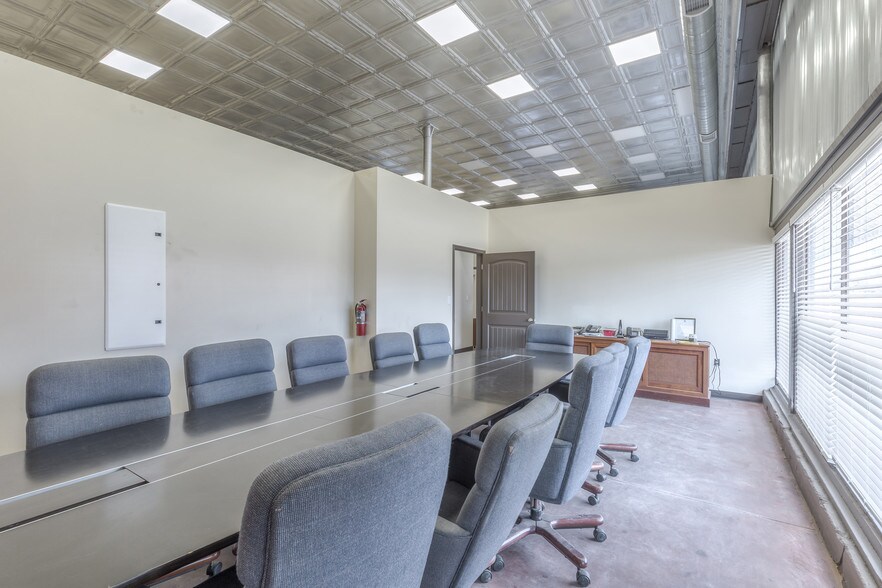 More Photos Of 204 S Broadway, Coweta Office For Sale