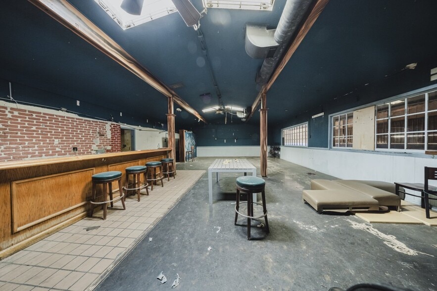 More Photos Of 7277 Foothill Blvd, Tujunga Restaurant For Lease