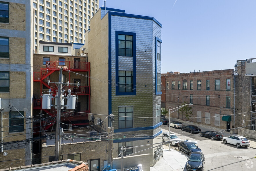 More Photos Of 1504 W Haddon Ave, Chicago Apartments For Lease