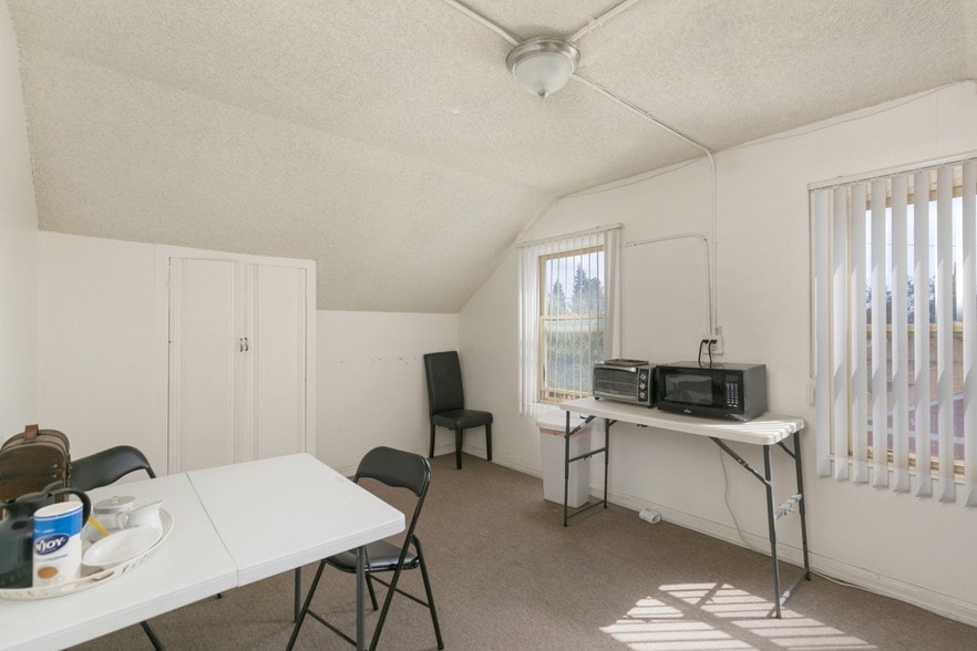 More Photos Of 1202-1204 W 1st St, Santa Ana Freestanding For Lease