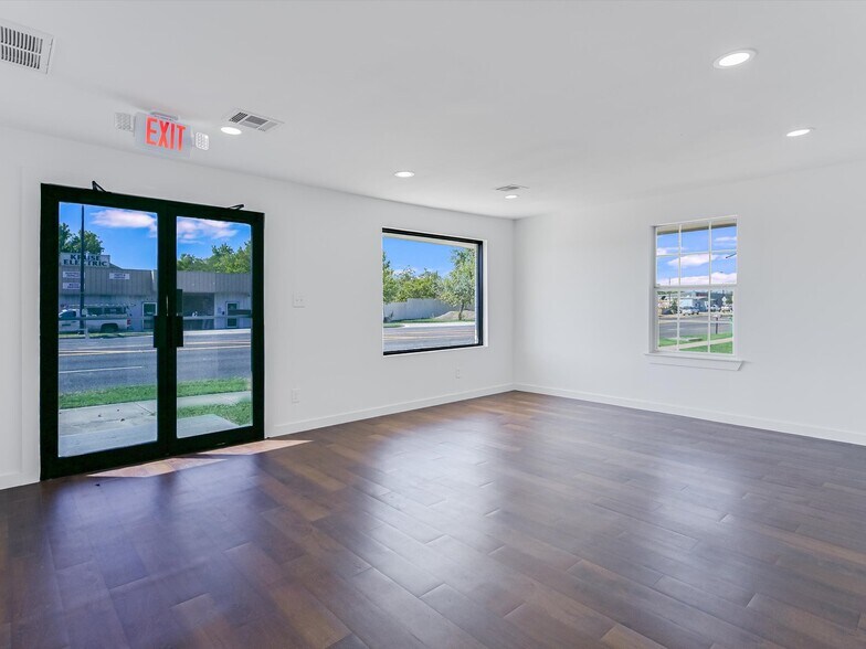 More Photos Of 900 W 2nd St, Taylor Office Residential For Lease