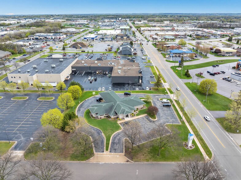 More Photos Of 960 Hansen Rd, Green Bay Office For Lease