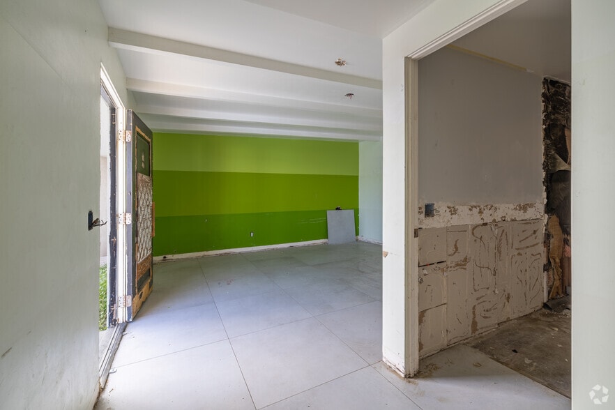 More Photos Of 2249 N Palm Canyon Dr, Palm Springs Hotel For Sale