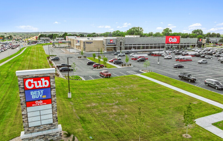 More Photos Of 1750-1800 County Road 42 W, Burnsville General Retail For Lease