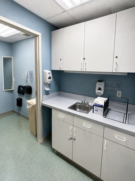 More Photos Of 134 Thurbers Ave, Providence Medical For Lease