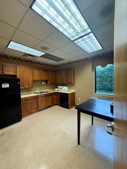 More Photos Of 1217 Davie Ave, Statesville Medical For Sale