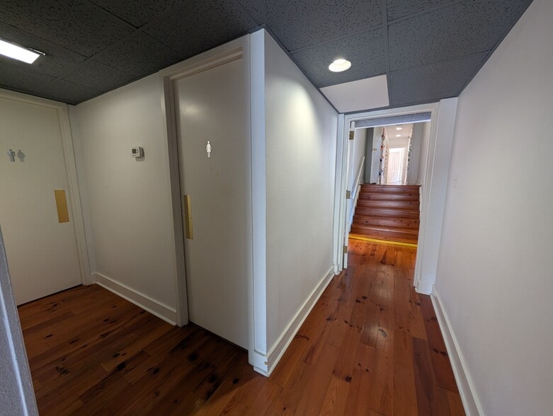 More Photos Of 201 S Izard St, Little Rock Office For Sale