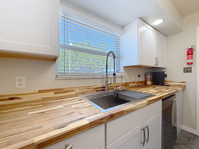 More Photos Of 421 NW 14th Pl, Crystal River Multifamily For Sale
