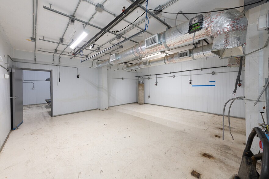 More Photos Of 197 E Jefferson Blvd, Los Angeles Warehouse For Sale