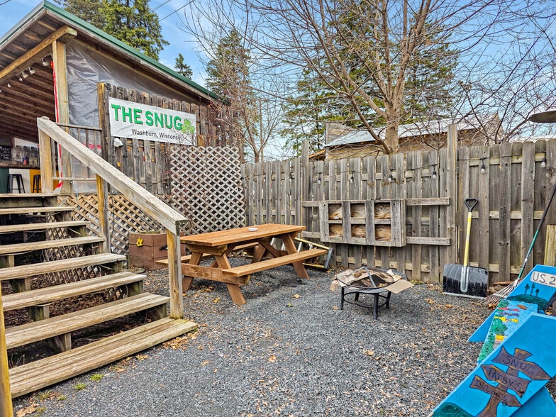 More Photos Of 308 W Bayfield St, Washburn Bar For Sale