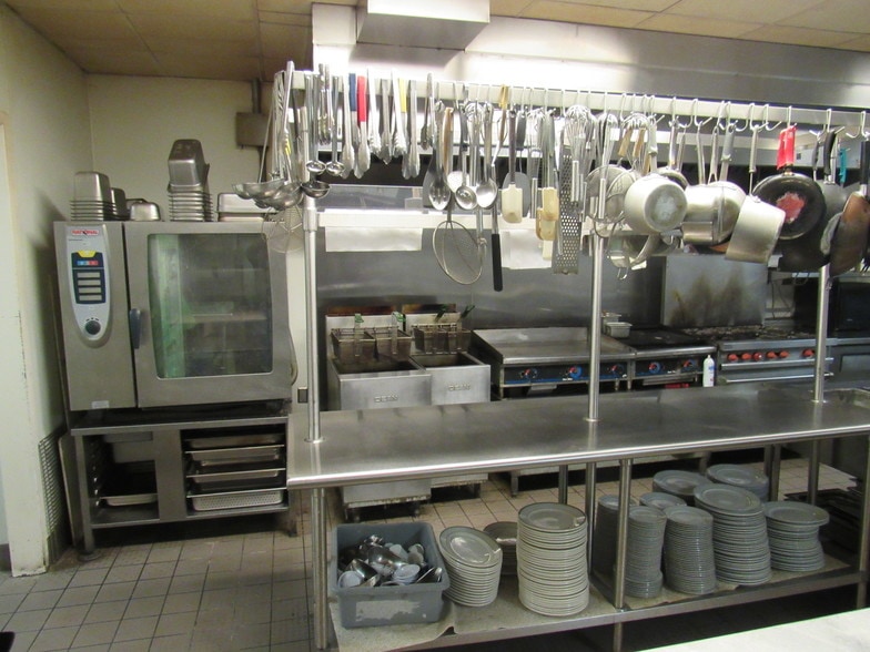 More Photos Of 107-109 N Main St, Bryan Restaurant For Sale