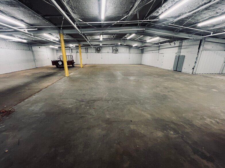 More Photos Of 3300 Atlanta Hwy, Montgomery Warehouse For Lease