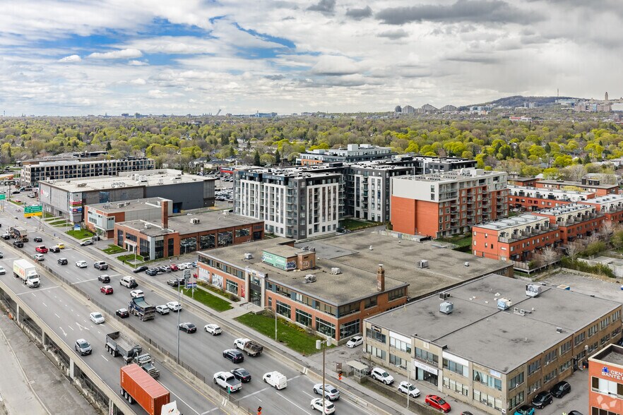 More Photos Of 4360 Ch de la Côte-de-Liesse, Mt Royal Showroom For Lease