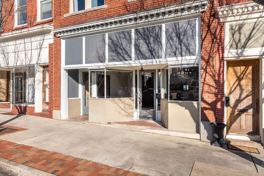 More Photos Of 108 E Public Sq, Laurens Storefront Retail Residential For Sale