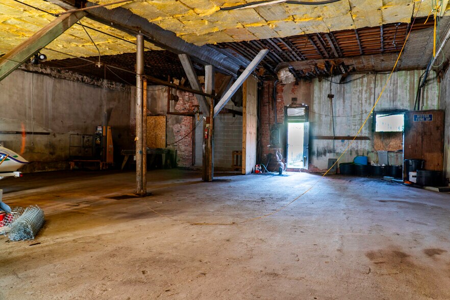 More Photos Of 120 N Main St, Yale Light Manufacturing For Sale