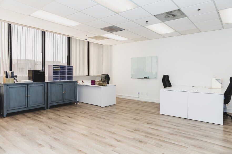 More Photos Of 111 N Jackson St, Glendale Office For Sale