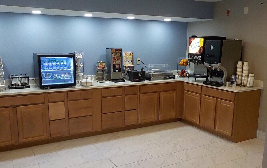 More Photos Of 8325 Bash St, Indianapolis Hotel For Sale