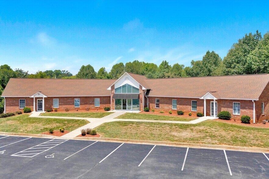 More Photos Of 180 Amt Tech Dr, Rocky Mount Medical For Sale