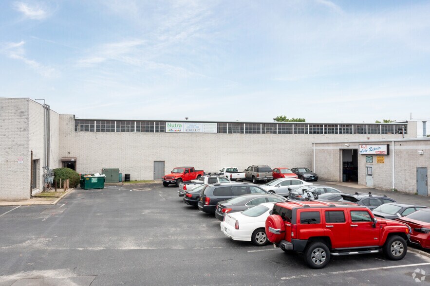 More Photos Of 511-523 Commack Rd, Deer Park Warehouse For Lease